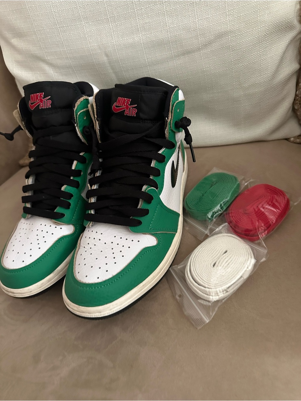 Nike Air Jordan 1 Retro High Lucky Green, Women Size 8.5 - Picture 5 of 10